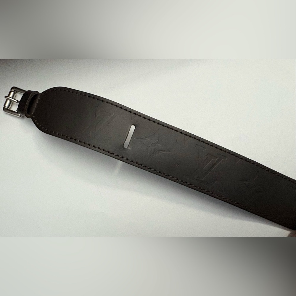 Louis Vuitton Monogram Glacé Leather Cuff Bracelet | June 2002 France | COA - Picture 9 of 11